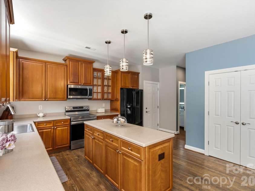 140 Foxfield Park Drive, Mooresville, NC 28115.  MLS# CAR4374750, YatesRealty ID 17530. 