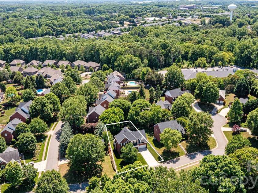 140 Foxfield Park Drive, Mooresville, NC 28115.  MLS# CAR4374750, YatesRealty ID 17530. 