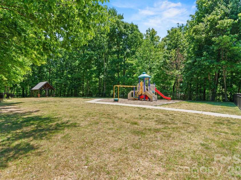 140 Foxfield Park Drive, Mooresville, NC 28115.  MLS# CAR4374750, YatesRealty ID 17530. Community Space