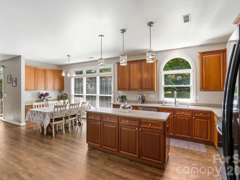 140 Foxfield Park Drive, Mooresville, NC 28115.  MLS# CAR4374750, YatesRealty ID 17530. Kitchen Designed for Ease and Functionality 