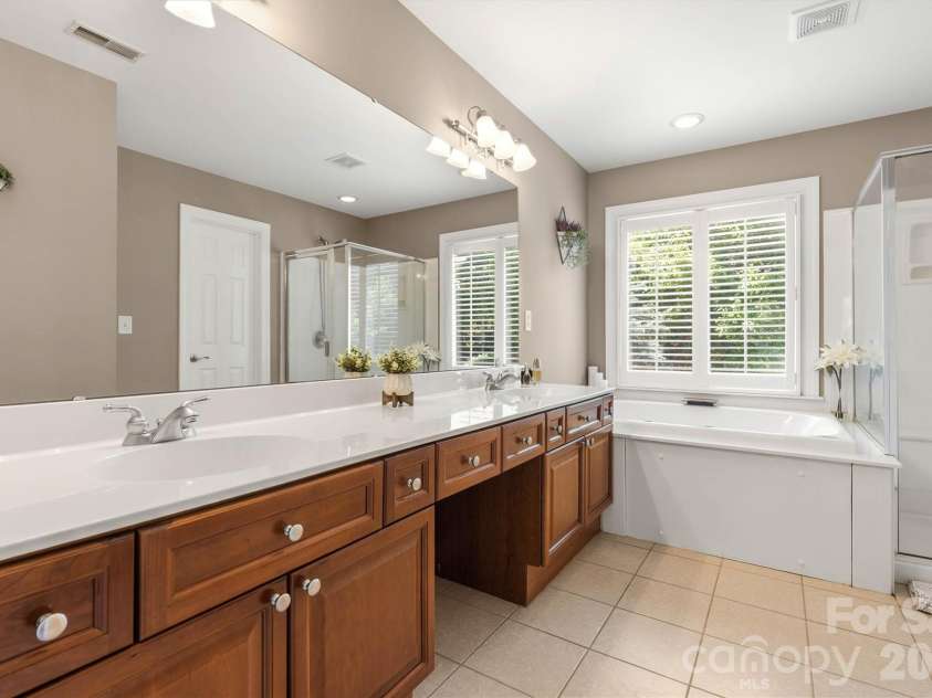 140 Foxfield Park Drive, Mooresville, NC 28115.  MLS# CAR4374750, YatesRealty ID 17530. Primary Ensuite Second Floor