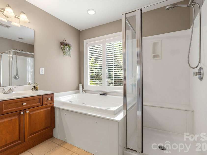 140 Foxfield Park Drive, Mooresville, NC 28115.  MLS# CAR4374750, YatesRealty ID 17530. Primary Ensuite Second Floor