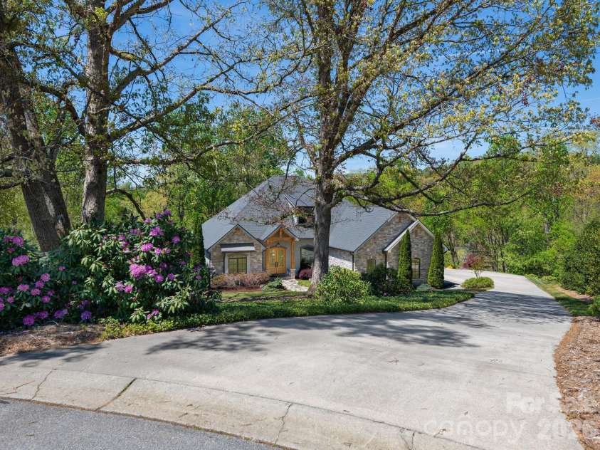 28 Falling Star Court, Fletcher, NC 28732.  MLS# CAR4375570, YatesRealty ID 17533. 