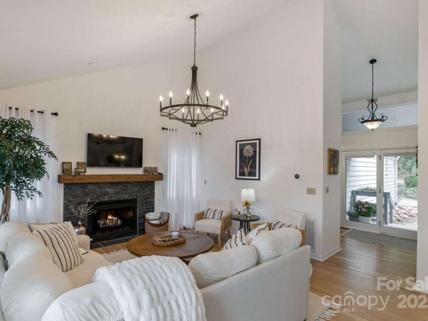 104 SUNNY VIEW Lane, Flat Rock, NC 28739.  MLS# CAR4266917, YatesRealty ID 17534. 