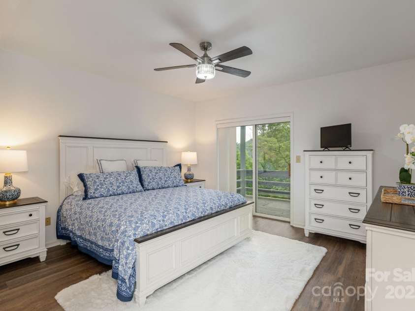 104 SUNNY VIEW Lane, Flat Rock, NC 28739.  MLS# CAR4266917, YatesRealty ID 17534. 