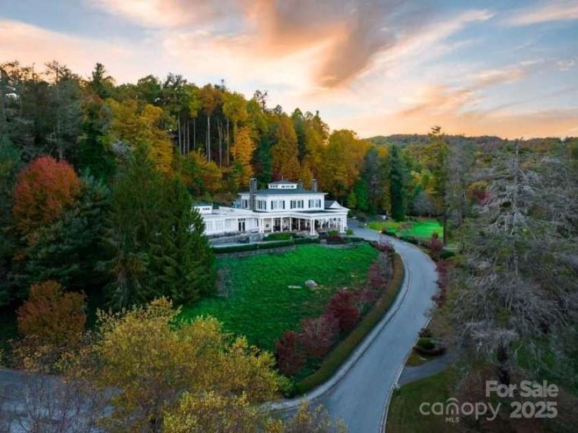 104 SUNNY VIEW Lane, Flat Rock, NC 28739.  MLS# CAR4266917, YatesRealty ID 17534. 