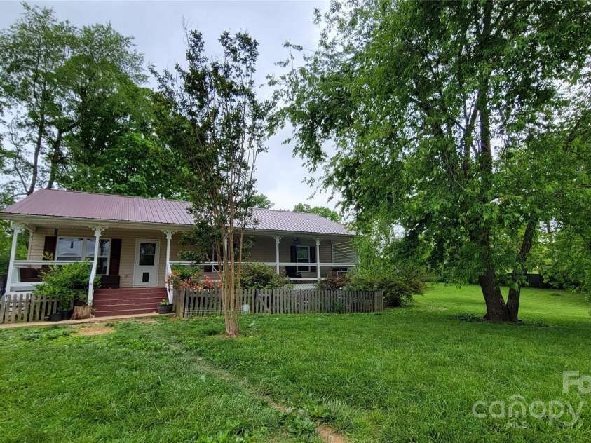 10 Haven Crest Lane, Fletcher, NC 28732.  MLS# CAR4266553, YatesRealty ID 17537. 