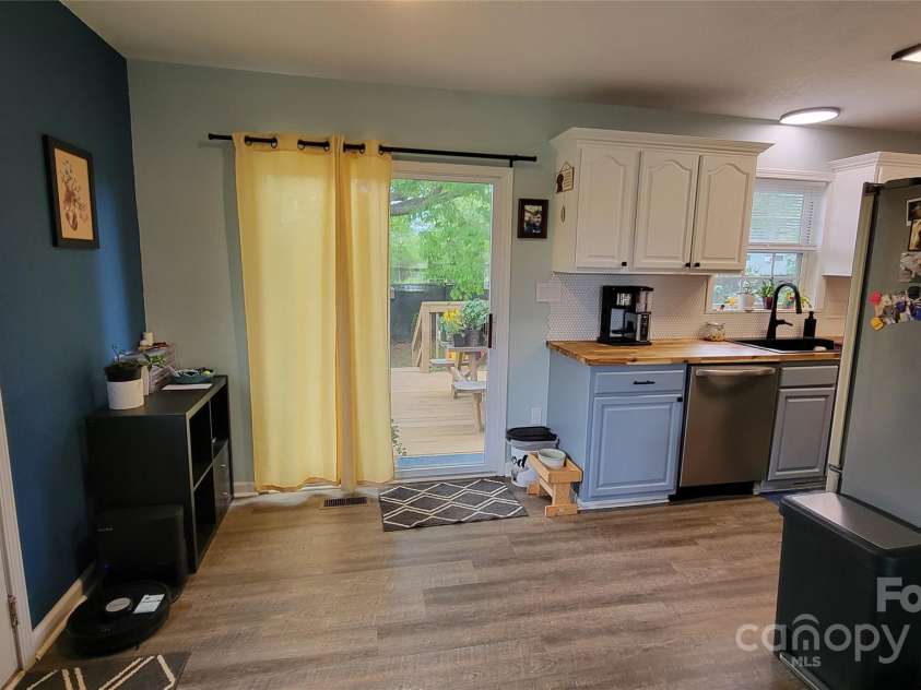 10 Haven Crest Lane, Fletcher, NC 28732.  MLS# CAR4266553, YatesRealty ID 17537. 
