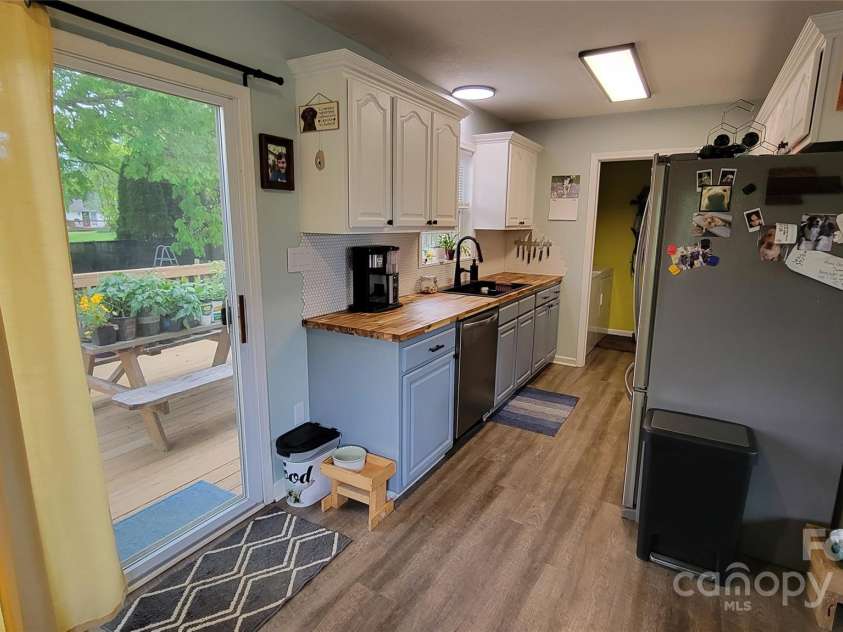 10 Haven Crest Lane, Fletcher, NC 28732.  MLS# CAR4266553, YatesRealty ID 17537. 