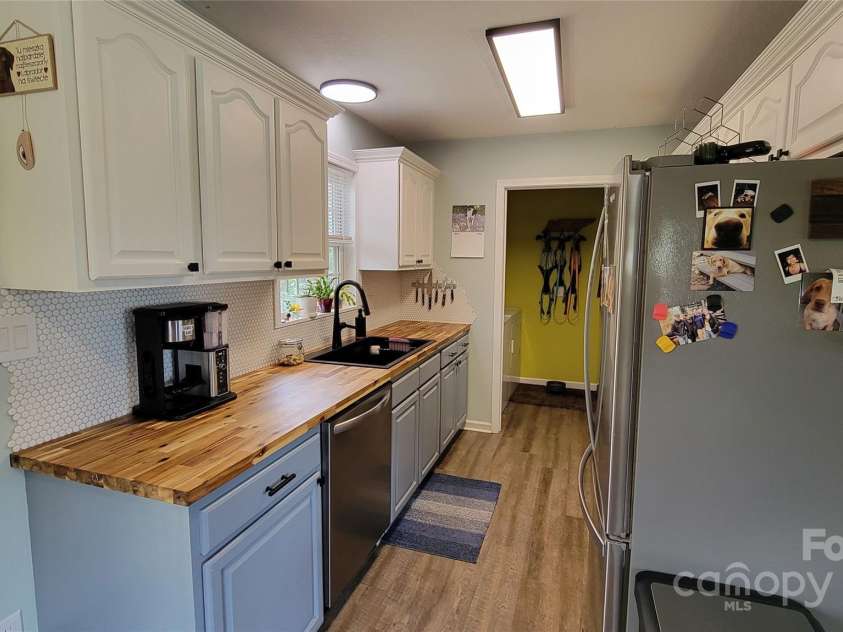 10 Haven Crest Lane, Fletcher, NC 28732.  MLS# CAR4266553, YatesRealty ID 17537. 