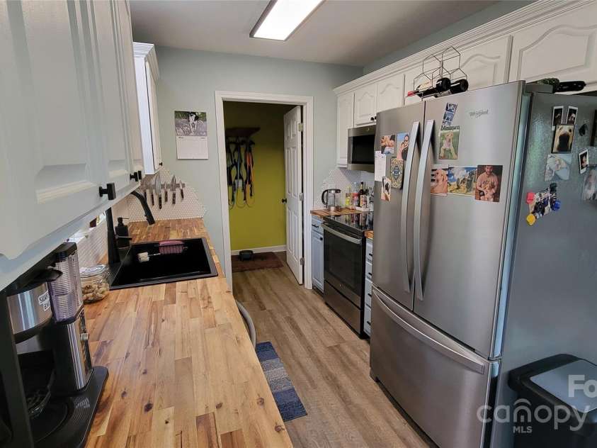 10 Haven Crest Lane, Fletcher, NC 28732.  MLS# CAR4266553, YatesRealty ID 17537. 