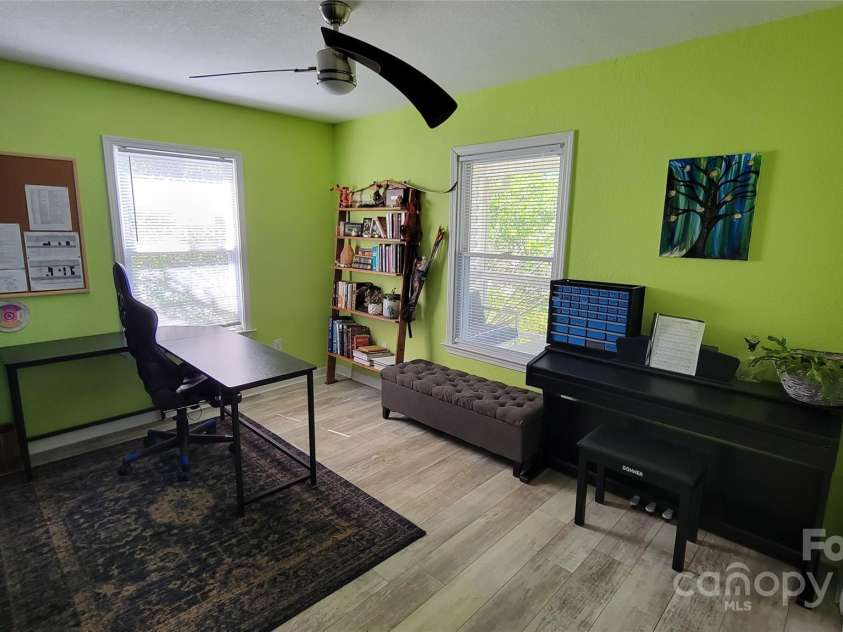 10 Haven Crest Lane, Fletcher, NC 28732.  MLS# CAR4266553, YatesRealty ID 17537. 