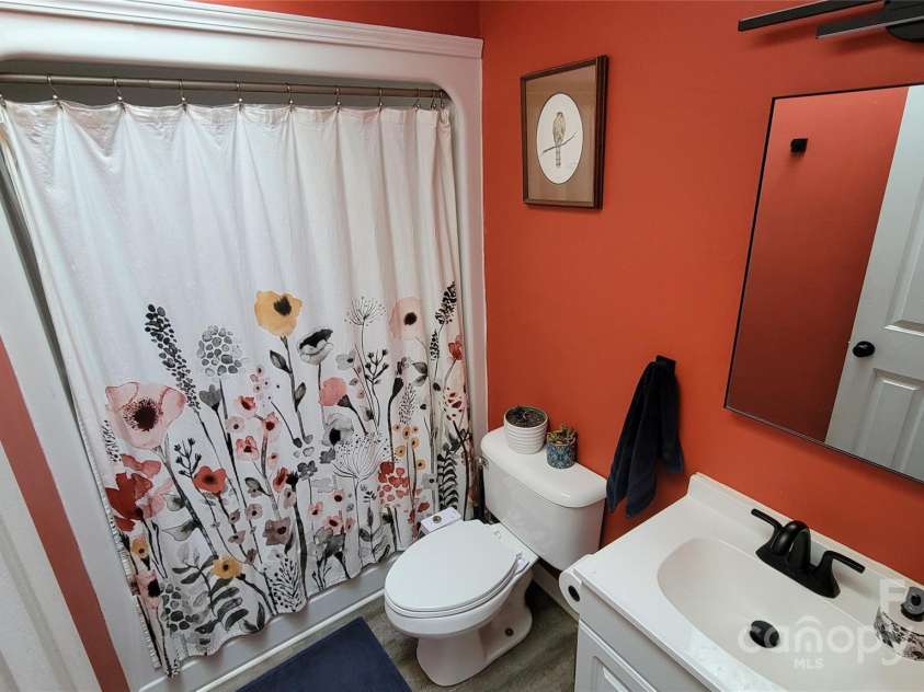 10 Haven Crest Lane, Fletcher, NC 28732.  MLS# CAR4266553, YatesRealty ID 17537. 