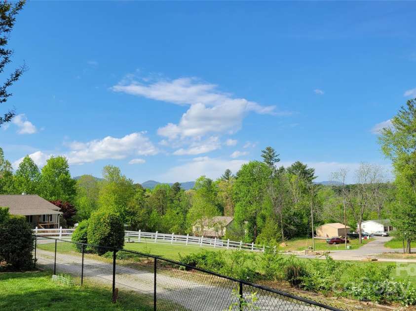 10 Haven Crest Lane, Fletcher, NC 28732.  MLS# CAR4266553, YatesRealty ID 17537. 