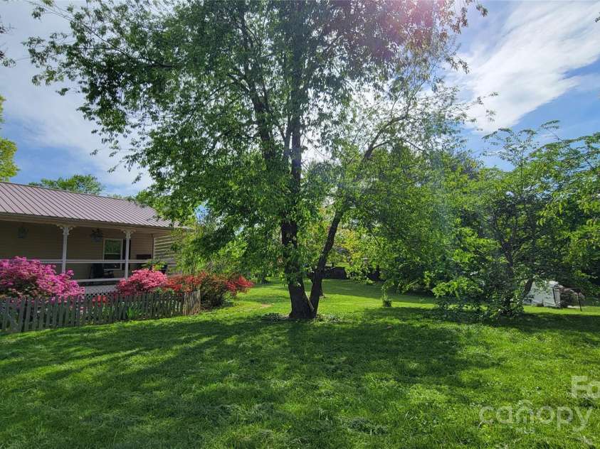10 Haven Crest Lane, Fletcher, NC 28732.  MLS# CAR4266553, YatesRealty ID 17537. 