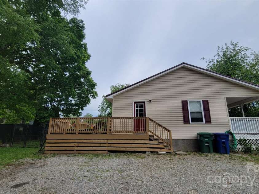 10 Haven Crest Lane, Fletcher, NC 28732.  MLS# CAR4266553, YatesRealty ID 17537. 