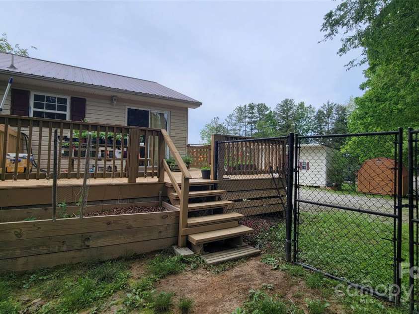 10 Haven Crest Lane, Fletcher, NC 28732.  MLS# CAR4266553, YatesRealty ID 17537. 