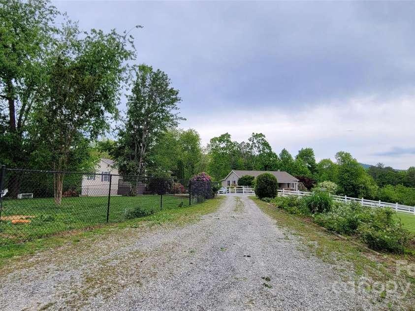 10 Haven Crest Lane, Fletcher, NC 28732.  MLS# CAR4266553, YatesRealty ID 17537. 