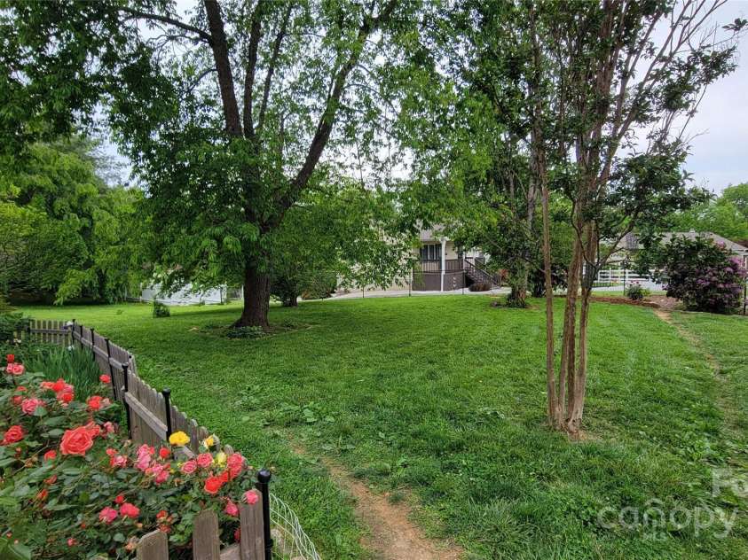 10 Haven Crest Lane, Fletcher, NC 28732.  MLS# CAR4266553, YatesRealty ID 17537. 