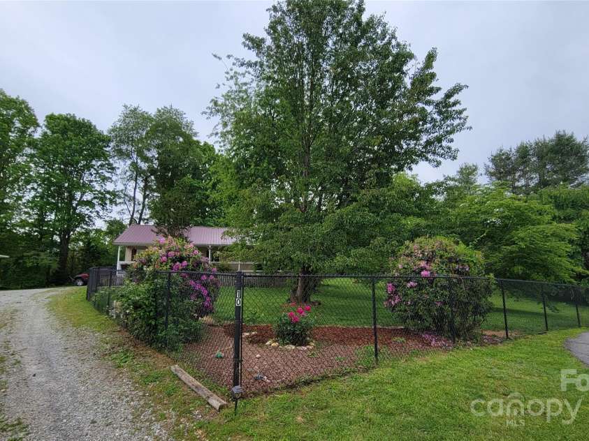 10 Haven Crest Lane, Fletcher, NC 28732.  MLS# CAR4266553, YatesRealty ID 17537. 