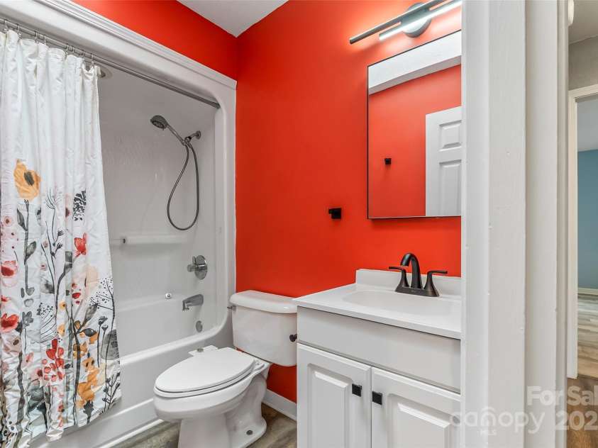 10 Haven Crest Lane, Fletcher, NC 28732.  MLS# CAR4321217, YatesRealty ID 17537. 