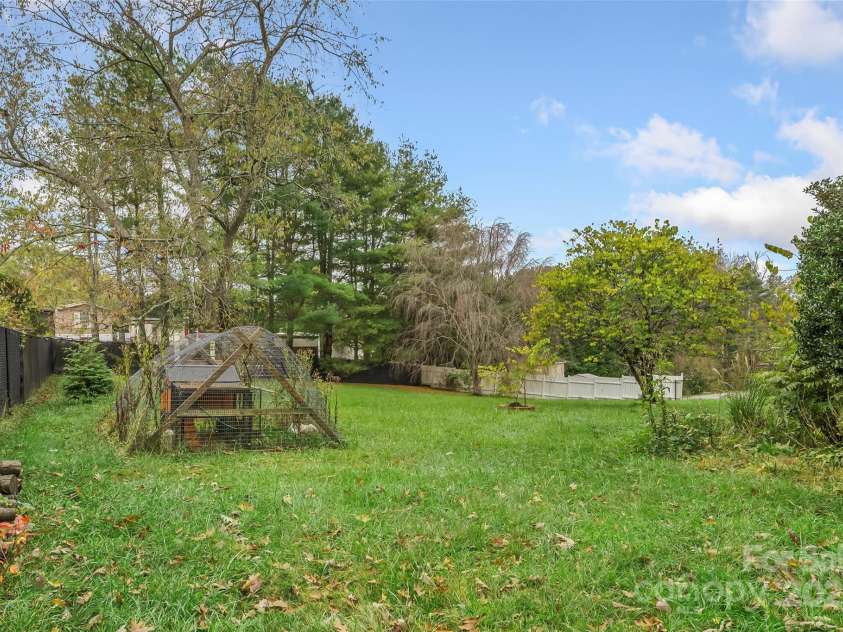 10 Haven Crest Lane, Fletcher, NC 28732.  MLS# CAR4321217, YatesRealty ID 17537. 