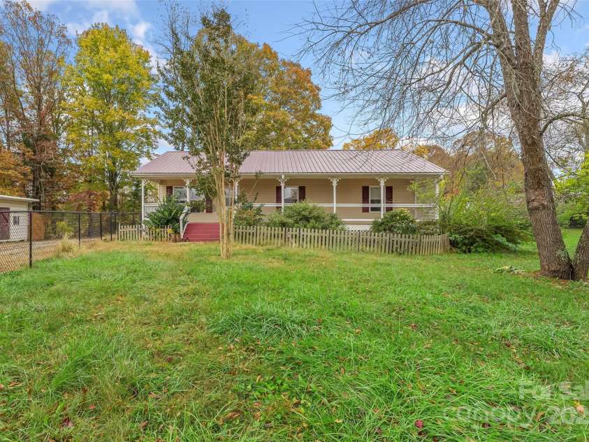 10 Haven Crest Lane, Fletcher, NC 28732.  MLS# CAR4321217, YatesRealty ID 17537. 