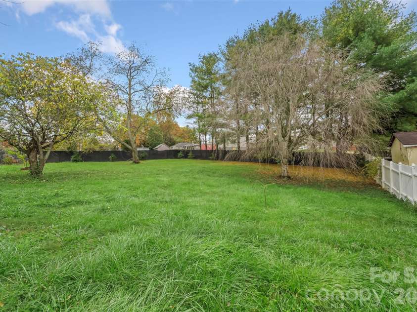 10 Haven Crest Lane, Fletcher, NC 28732.  MLS# CAR4321217, YatesRealty ID 17537. 