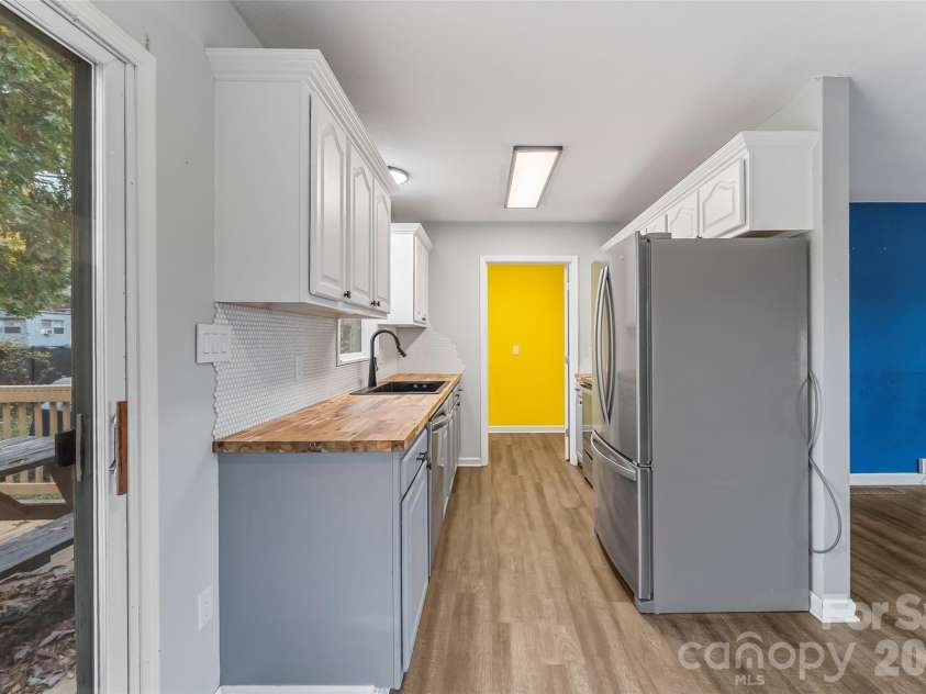 10 Haven Crest Lane, Fletcher, NC 28732.  MLS# CAR4321217, YatesRealty ID 17537. 