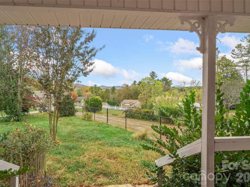 10 Haven Crest Lane, Fletcher, NC 28732.  MLS# CAR4321217, YatesRealty ID 17537. 