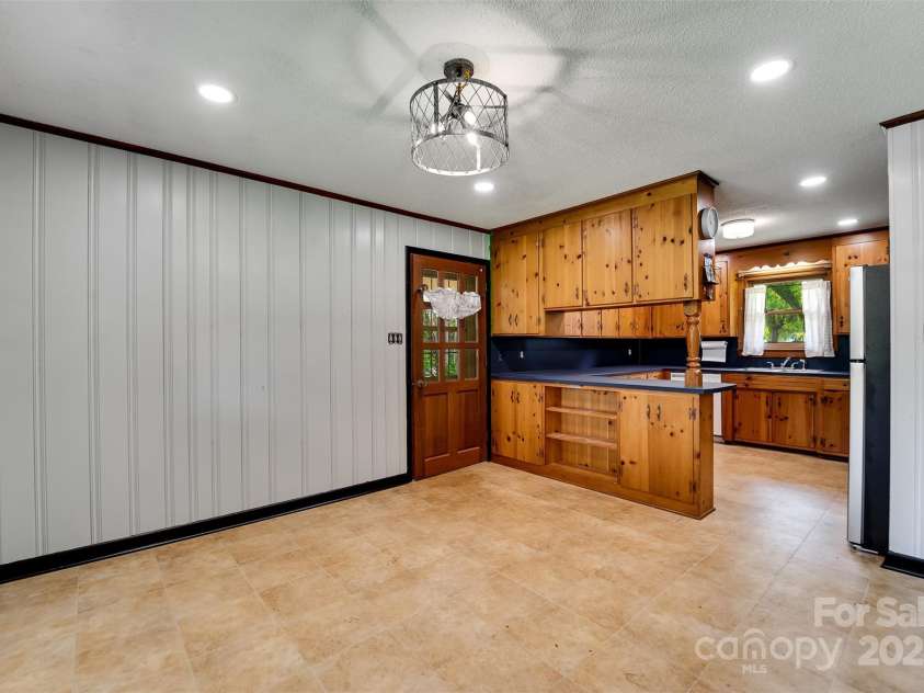 191 Rolling Green Drive, Sylva, NC 28779.  MLS# CAR4267172, YatesRealty ID 17538. 