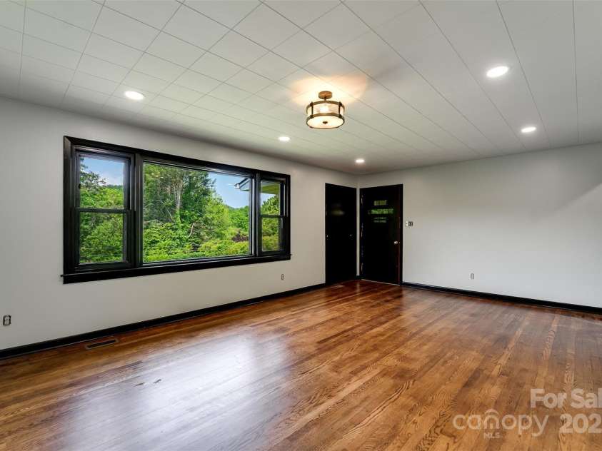 191 Rolling Green Drive, Sylva, NC 28779.  MLS# CAR4267172, YatesRealty ID 17538. 