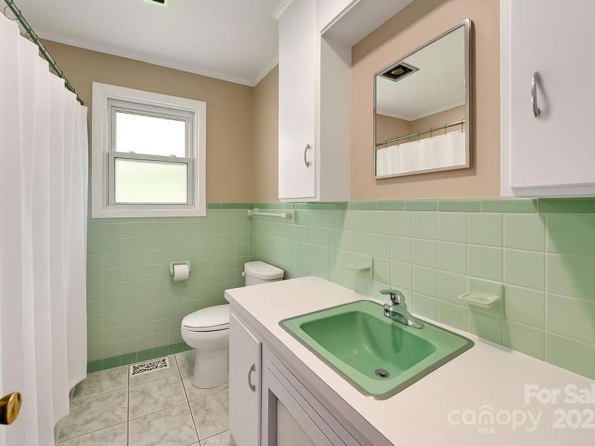 191 Rolling Green Drive, Sylva, NC 28779.  MLS# CAR4267172, YatesRealty ID 17538. 