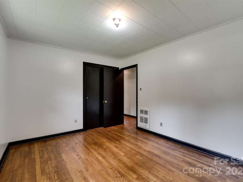 191 Rolling Green Drive, Sylva, NC 28779.  MLS# CAR4267172, YatesRealty ID 17538. 