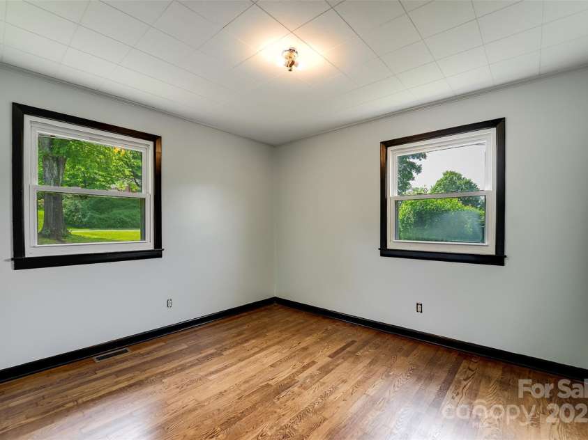 191 Rolling Green Drive, Sylva, NC 28779.  MLS# CAR4267172, YatesRealty ID 17538. 