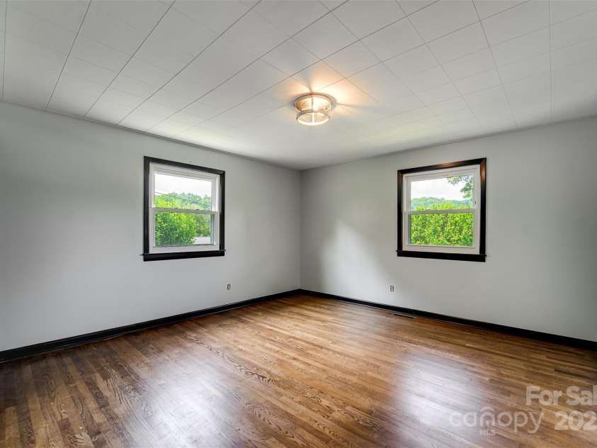 191 Rolling Green Drive, Sylva, NC 28779.  MLS# CAR4267172, YatesRealty ID 17538. 