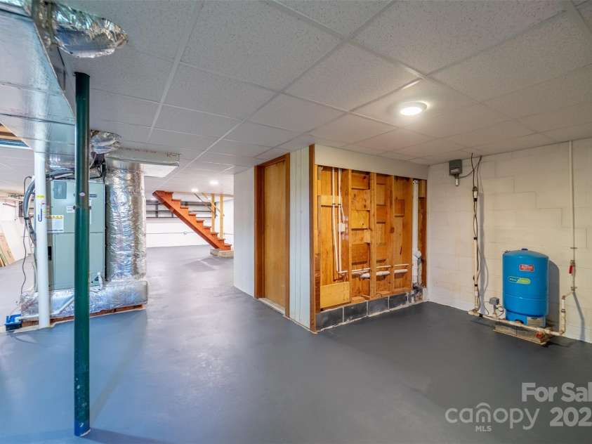 191 Rolling Green Drive, Sylva, NC 28779.  MLS# CAR4267172, YatesRealty ID 17538. 