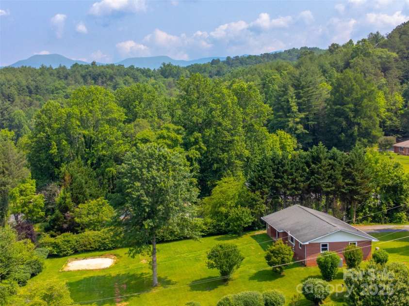 191 Rolling Green Drive, Sylva, NC 28779.  MLS# CAR4267172, YatesRealty ID 17538. 