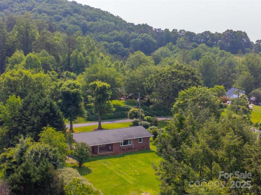 191 Rolling Green Drive, Sylva, NC 28779.  MLS# CAR4267172, YatesRealty ID 17538. 