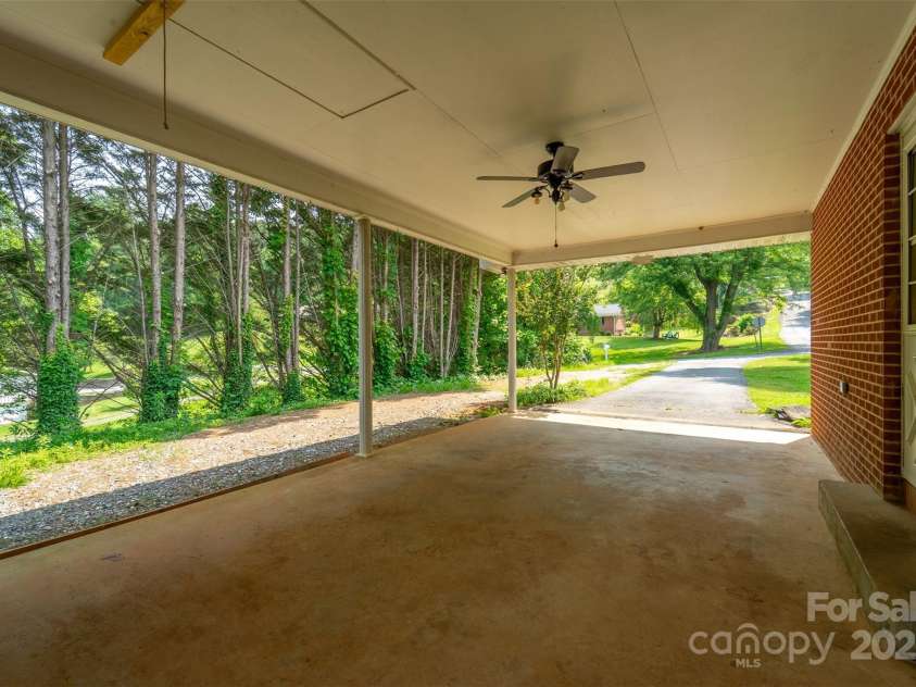 191 Rolling Green Drive, Sylva, NC 28779.  MLS# CAR4267172, YatesRealty ID 17538. 