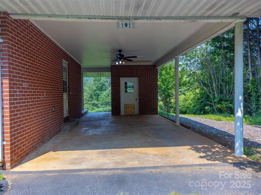 191 Rolling Green Drive, Sylva, NC 28779.  MLS# CAR4267172, YatesRealty ID 17538. 