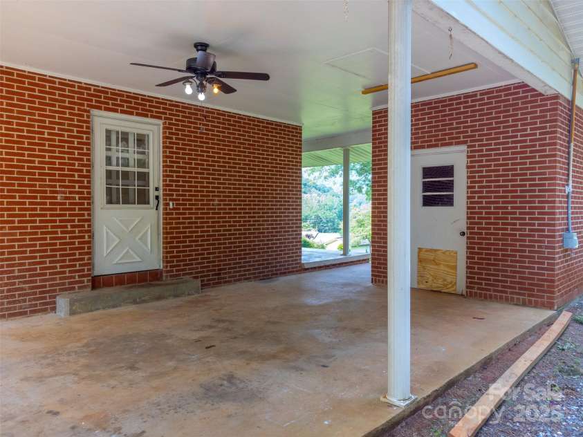 191 Rolling Green Drive, Sylva, NC 28779.  MLS# CAR4267172, YatesRealty ID 17538. 