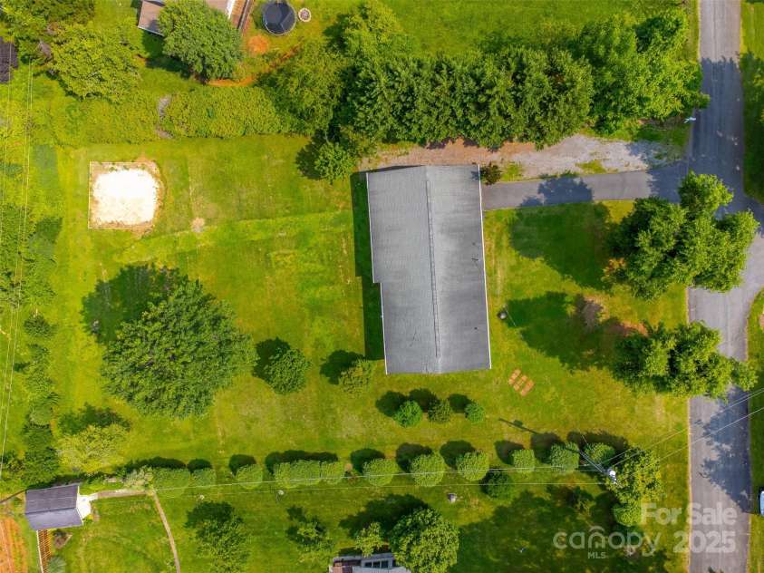 191 Rolling Green Drive, Sylva, NC 28779.  MLS# CAR4267172, YatesRealty ID 17538. 