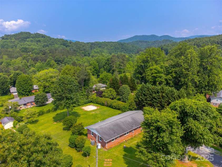 191 Rolling Green Drive, Sylva, NC 28779.  MLS# CAR4267172, YatesRealty ID 17538. 
