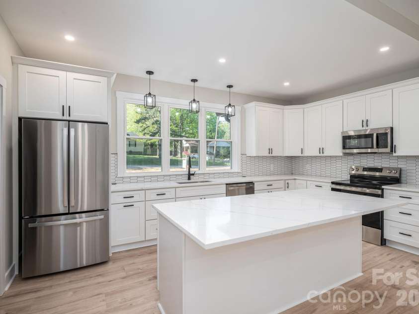 110 Johnson Lane, Cherryville, NC 28021.  MLS# CAR4342341, YatesRealty ID 17539. Kitchen