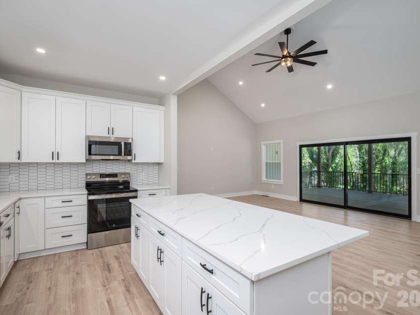 110 Johnson Lane, Cherryville, NC 28021.  MLS# CAR4342341, YatesRealty ID 17539. Kitchen