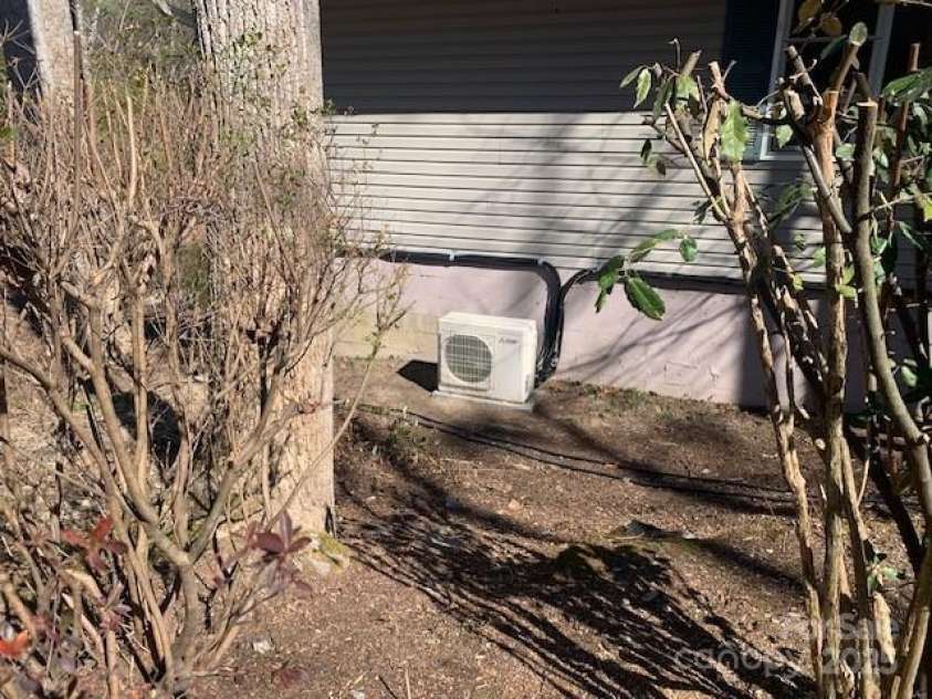 30 LAKEMONT COTTAGE Trail, Flat Rock, NC 28731.  MLS# CAR4232172, YatesRealty ID 1754. 