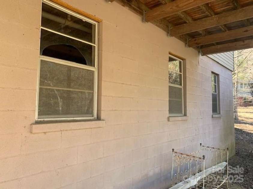 30 LAKEMONT COTTAGE Trail, Flat Rock, NC 28731.  MLS# CAR4232172, YatesRealty ID 1754. WINDOWS TO BMT, SHADED AREA ENJOY