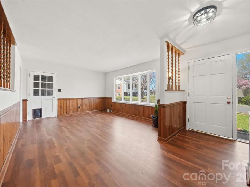 4776 Kennedy Street, Hickory, NC 28602.  MLS# CAR4353201, YatesRealty ID 17540. 