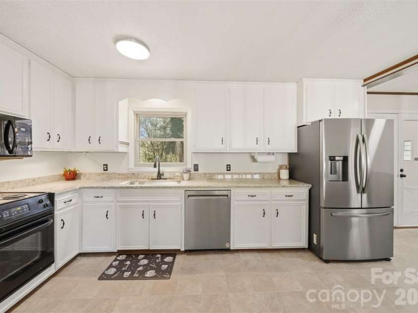 4776 Kennedy Street, Hickory, NC 28602.  MLS# CAR4353201, YatesRealty ID 17540. 